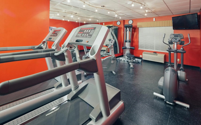 Country Inn & Suites by Radisson, Clinton, IA