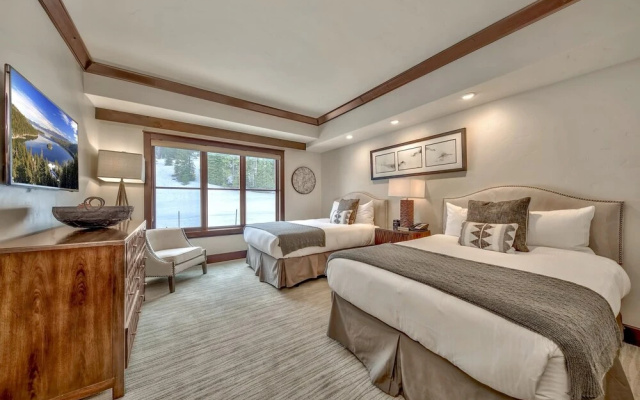 2 Bedoom  With Amazing Balcony Views 2 Bedroom Condo by RedAwning