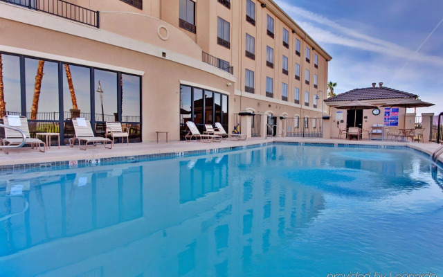 Holiday Inn Express & Suites Yuma by IHG