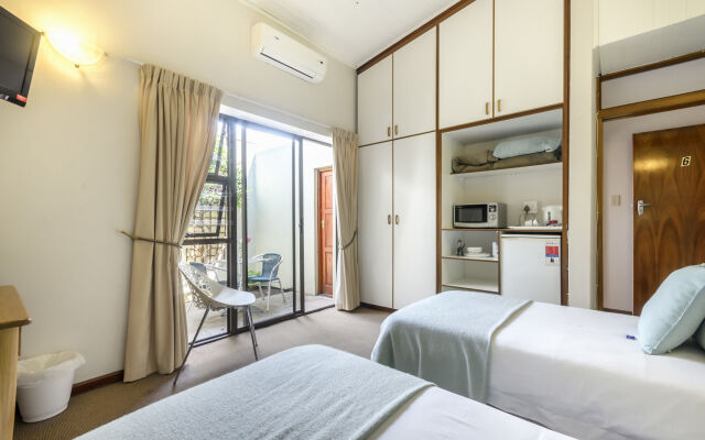 Admiral's Lodge Guest House B & B