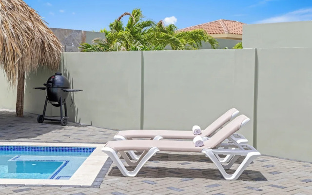 Villa Paradise with pool at mambo beach
