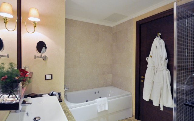 Wellborn Luxury Hotel