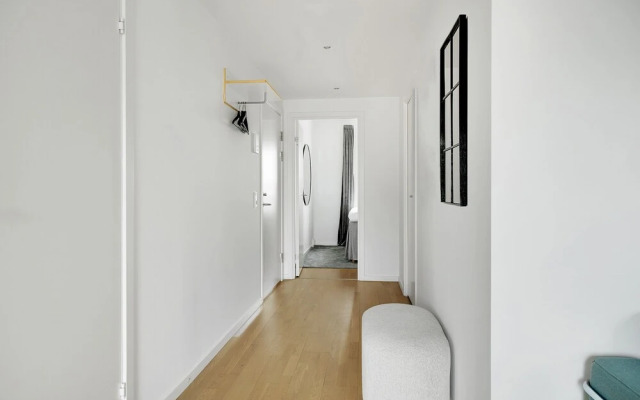 Bright and Spacious Apartment near metro station and a supermarket