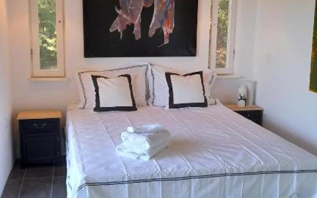 Greek Island bungalow in Samos set in beautiful nature