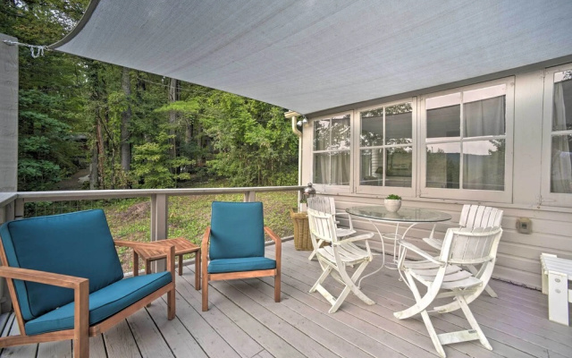 Cozy Stockbridge Cabin - Walk to Beach & Lake!