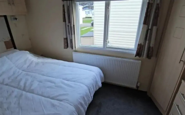 2 bed Huge Balcony Retreat in Rhyl