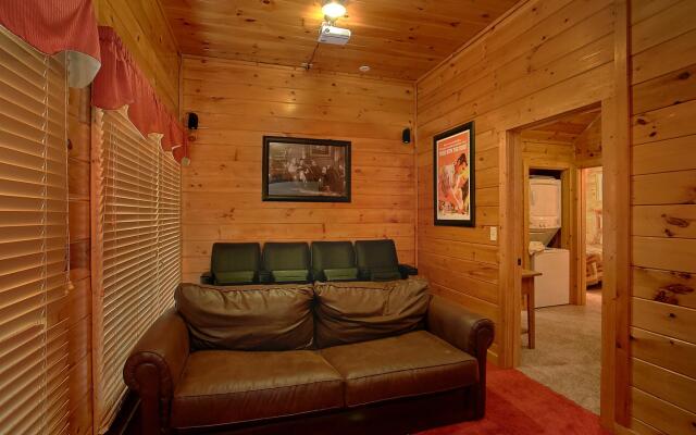 A Mountain View Theater Lodge Holiday home