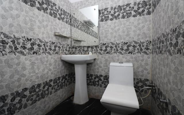 OYO 8616 Hotel Inderlok