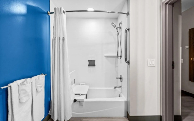 Holiday Inn Express Hotel & Suites Carneys Point by IHG