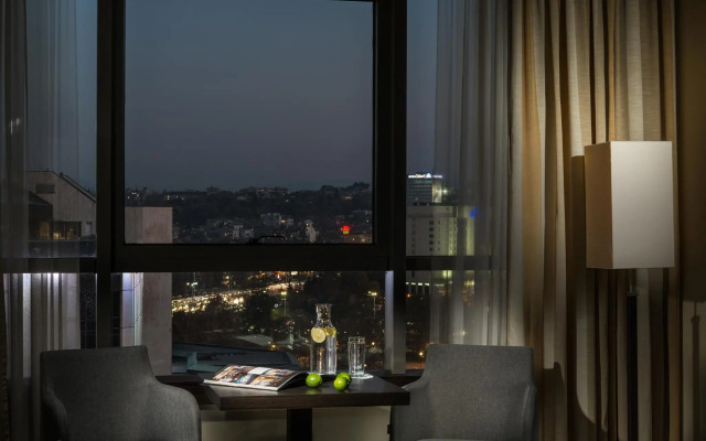 Rosslyn Central Park Hotel