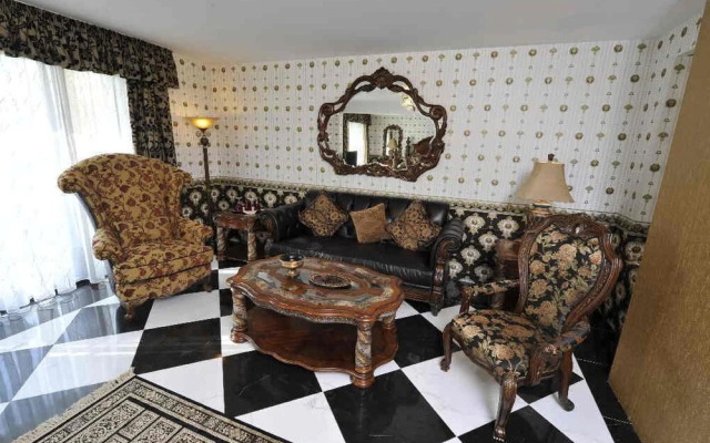 Landhaus & Burg Hotel Romantik