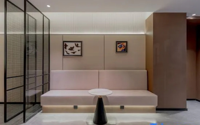 Homeinn Plus Hotel (Xujiahui Shanghai Stadium Subway Station)