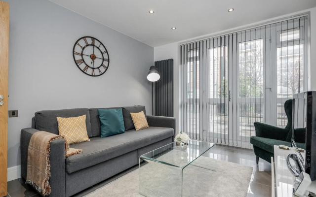 3 Bedroom Apartment in Stratford City
