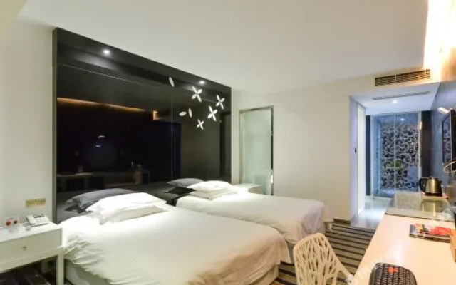 Huangyan Media Hotel