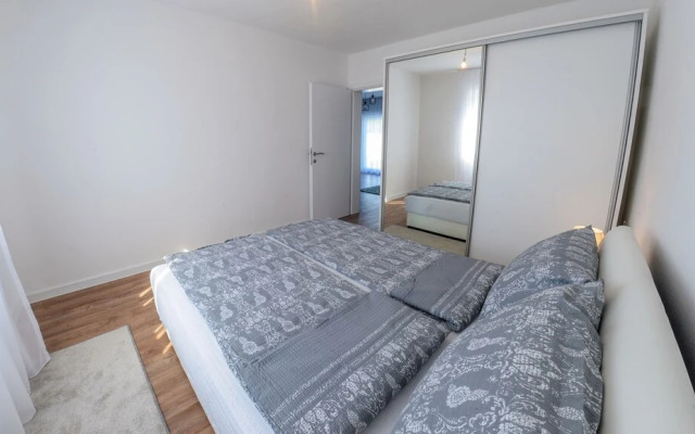 Sweet Retreat-Buna Riverside with pool