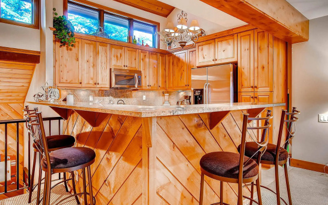 Ridgepoint Townhomes by East West Hospitality