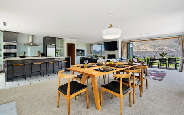 Central Wakatipu Haven – Queenstown Holiday Home
