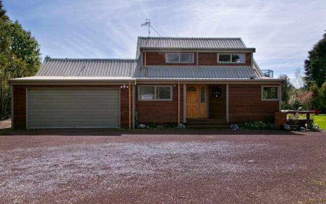 Riverstone House - Turangi Holiday Home