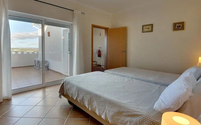 Villa in Carvoeiro With Swimming Pool