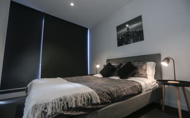 Stunning Newly Furnished 2 Bedrooms Apartment