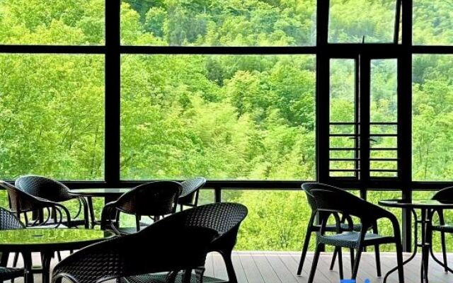 FIRSTHOTSPRINGHOTEL