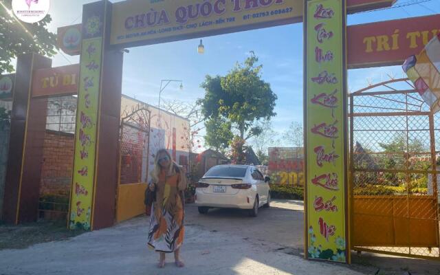 Rooster Mekong Garden & Villas