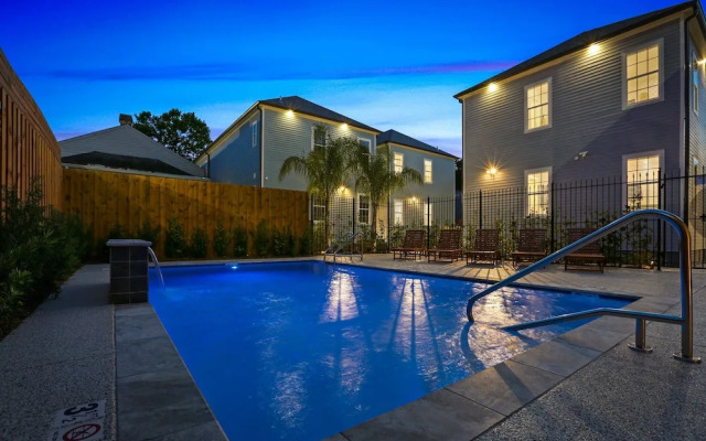 Spacious 4BR Condo with Pool