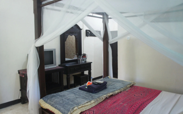 Batu Bolong Cottages