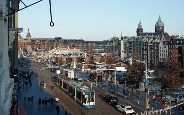 Damrak Short Stay Amsterdam