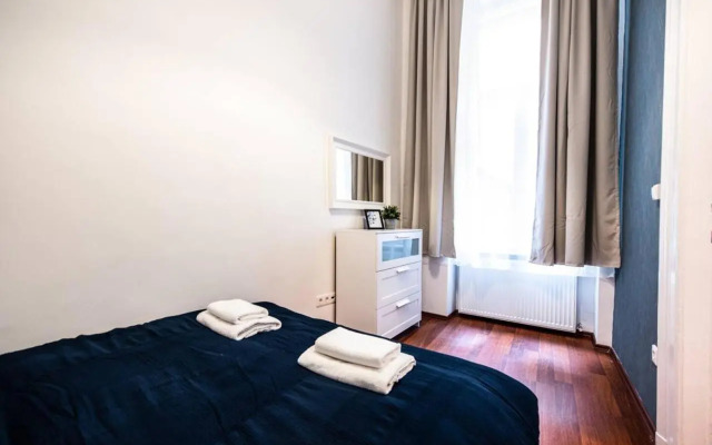 Very central convenient large AC place