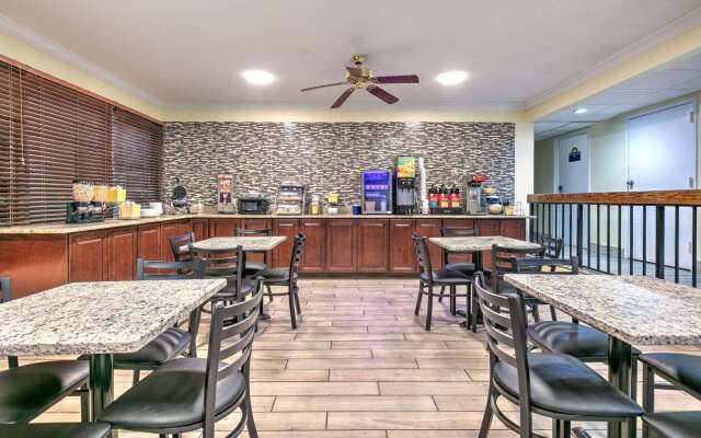 Days Inn by Wyndham Greenville MS