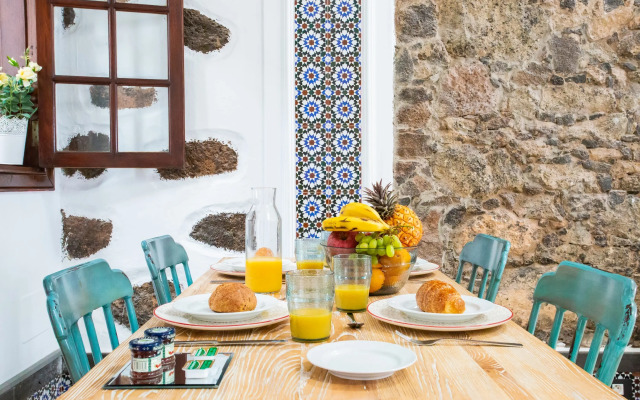 El Charco Suites