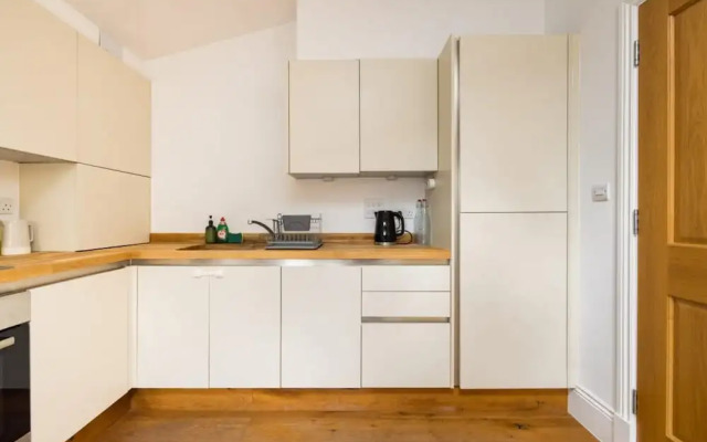 The Tooting Hideout - Dazzling 3bdr Flat With Balcony