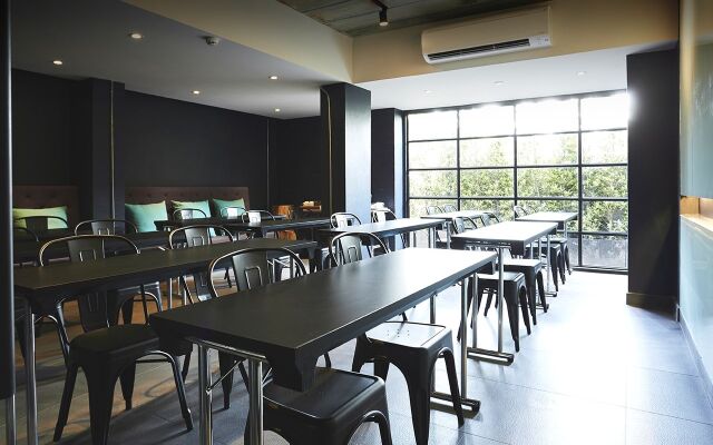 Theorie Hotel Sukhumvit 107 by SLH