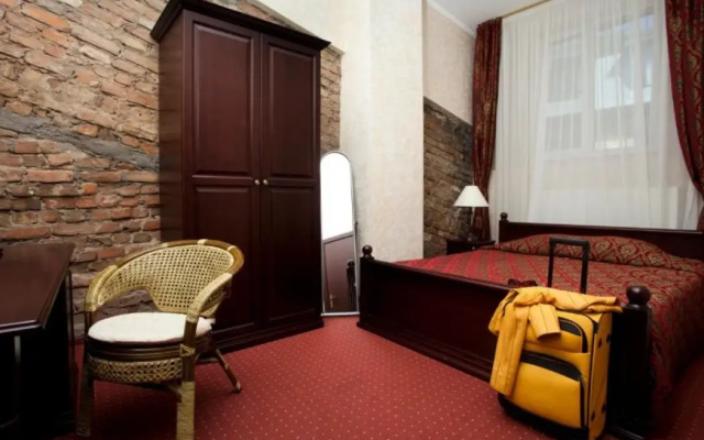 Monte Kristo Hotel