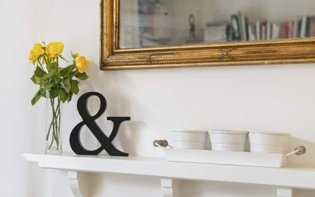 Contemporary 1 Bedroom Apartment in Hammersmith, London