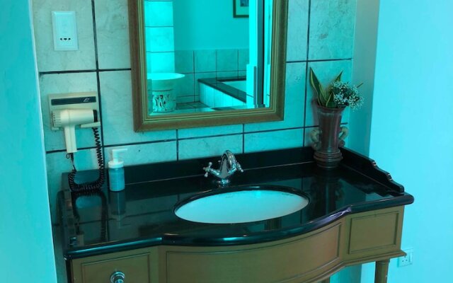 CMK and Private Water Chalet