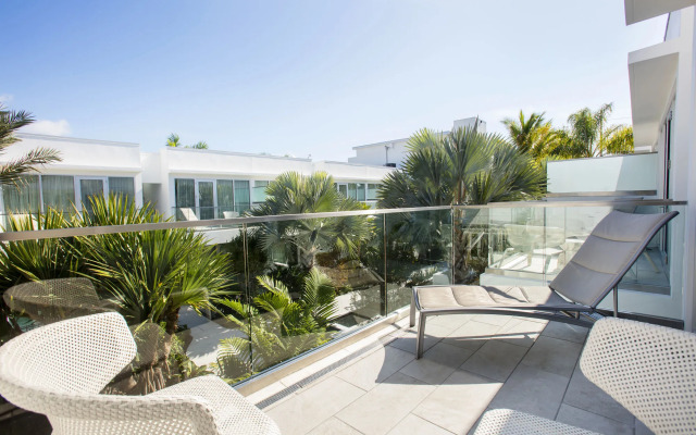 H2O Suites - Adults Only