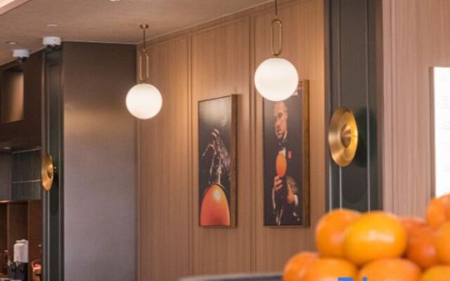 Orange Hotel (Shanghai North Bund Bauhinia Square)