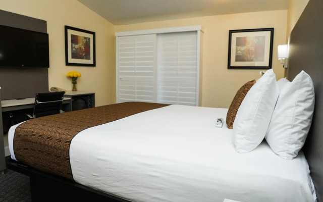 Silver Surf Motel