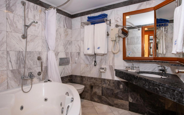 Hydramis Palace Beach Resort