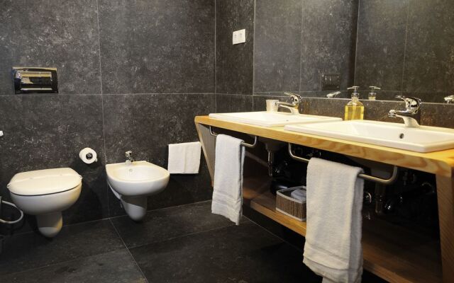 Condes de Azevedo Palace Apartments