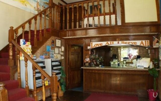 Victorian Inn & Suites