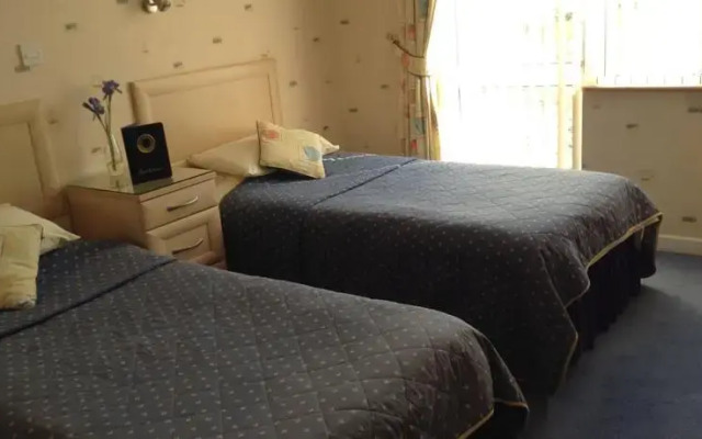 Au Caprice Guest House