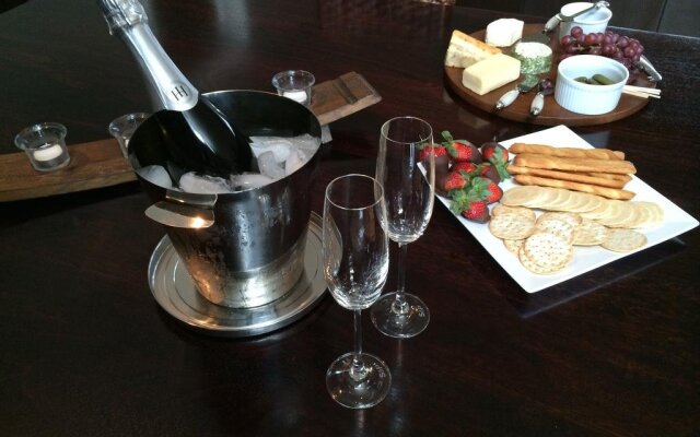 Lilies on Lovedale Estate - Heated Pool and Spa