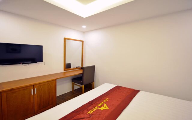La Beach Hotel