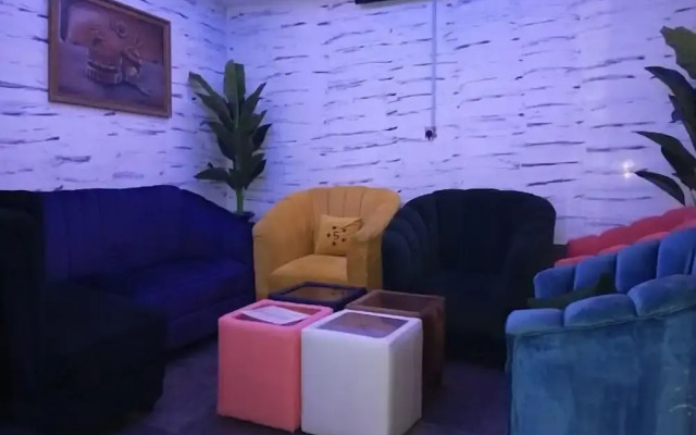 5 Star Saint Hotel