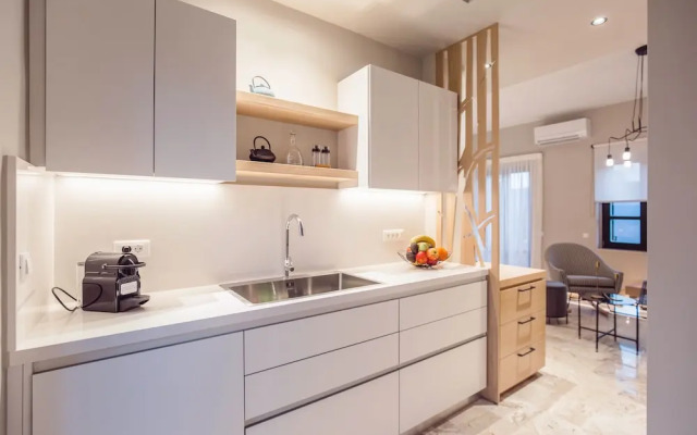 House 8 - Heart of Old Town w Parking