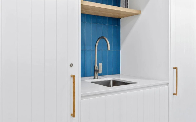 6 Seabreeze Spacious Newly Renovated Apartment with Ocean Views