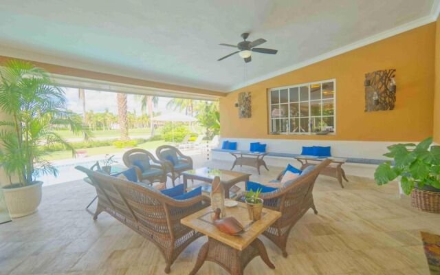 Large Golf View Villa With Pool Jacuzzi and Staff